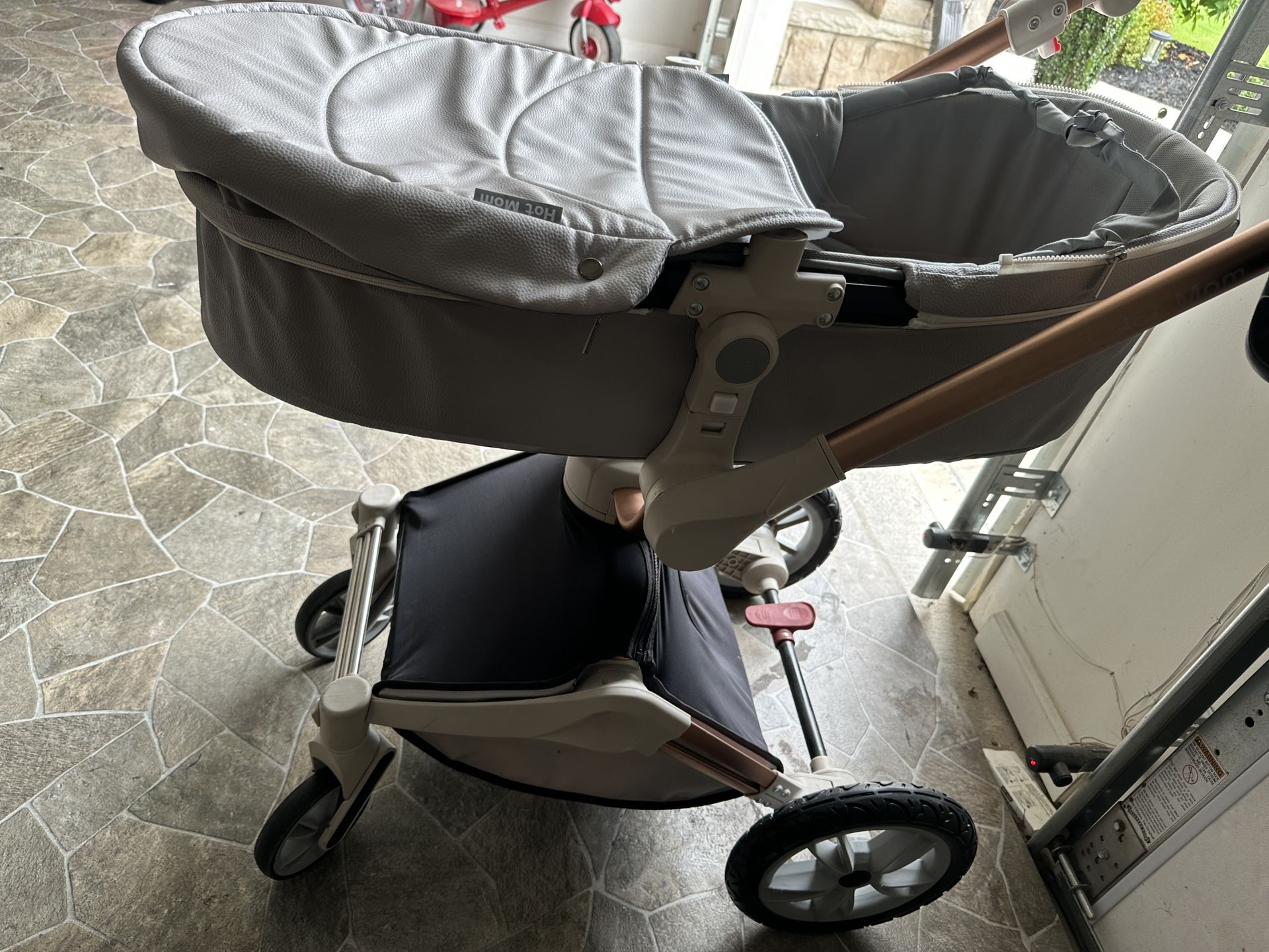baby hot mom stroller