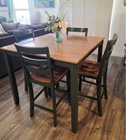 4 month old- Almost new dining table
