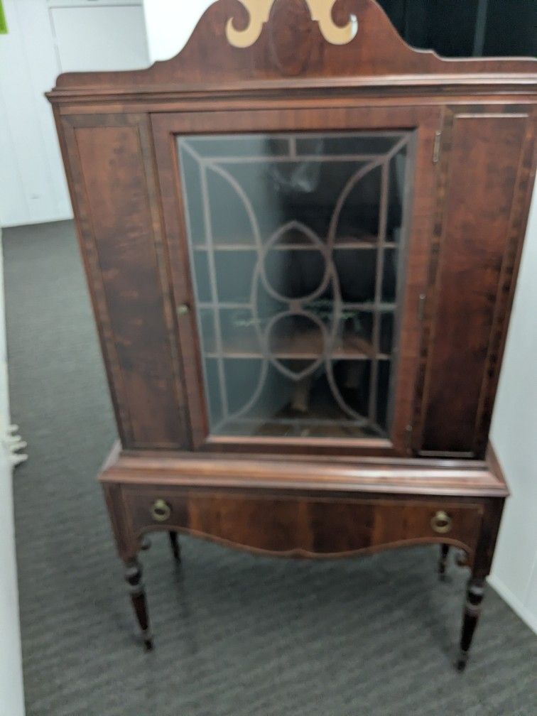 Sideboard, Hutch & 6 chairs (NO TABLE)