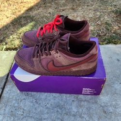 NIKE SB Dunk Low "Burgundy Crush" 10.5M/12W
