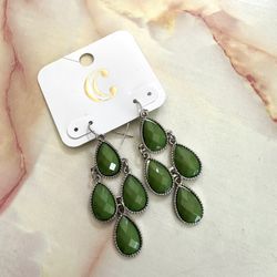 Charming Charlie Green And Gold Tone Earrings 