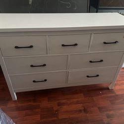 White Dresser With 7drawers
