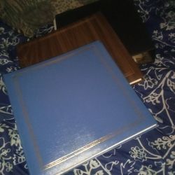 3 Folders Sports Cards Collection 