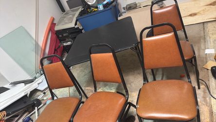 Table with 4 chair