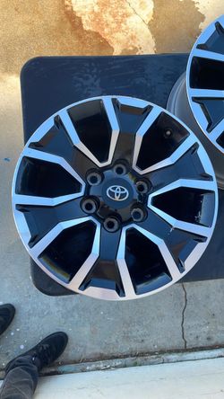 Toyota Tacoma Rims / Rines de una Toyota Tacoma