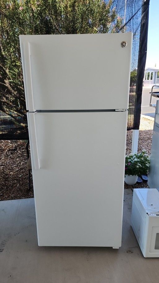 GE refridgerator 