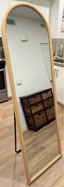 Standing mirror