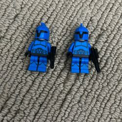 2 lego blue senate minifigures with blasters