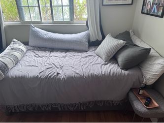 Twin day bed with trundle