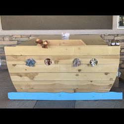 Table / Noah’s Aro Theme 