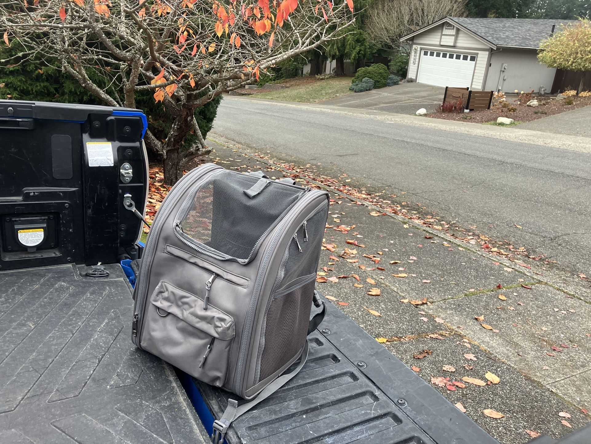 Small Pet Dog Cat Rabbit Bunny Kennel Crate Carrier Backpack Carrier Like New 24" L by 14” W