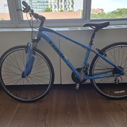 TREK 8.2DS Dual Sport Hybrid 2016. Mint Condition. 