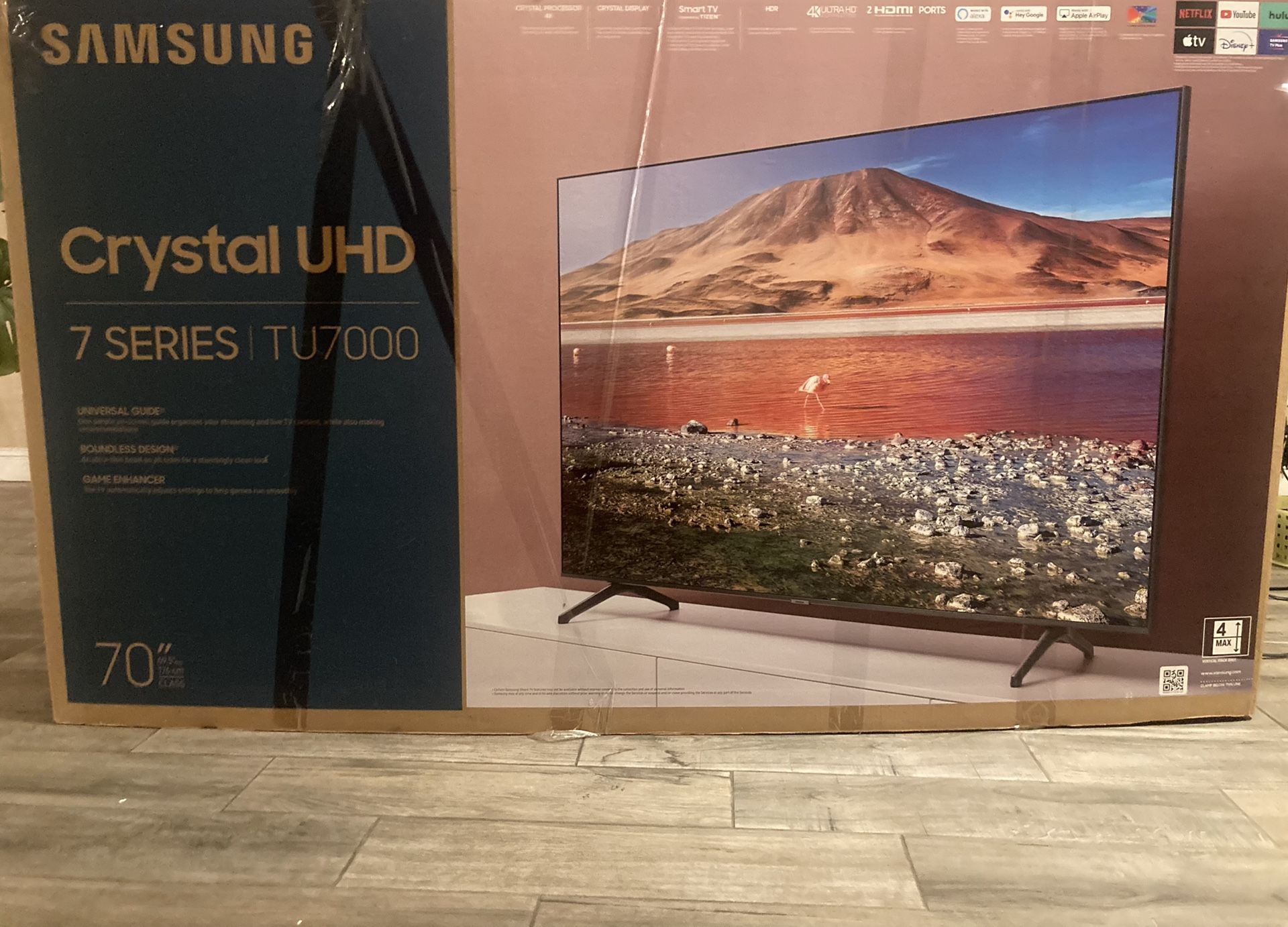 Samsung Crystal 70 Inch Tv, Remote And Wall Mount 