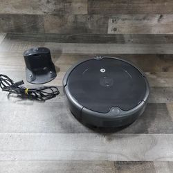 iRobot Roomba 694 Robot Vacuum-Wi-Fi Connectivity, Personalized Cleaning Recommendations, Works with Alexa, Good for Pet Hair, Carpets, Hard Floors, S