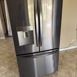 2022 Model LG Black Stainless Steel French Door Refrigerator And Bottom Freezer 