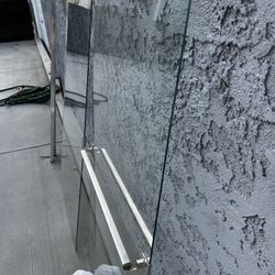 Doble Glass Shower Doors