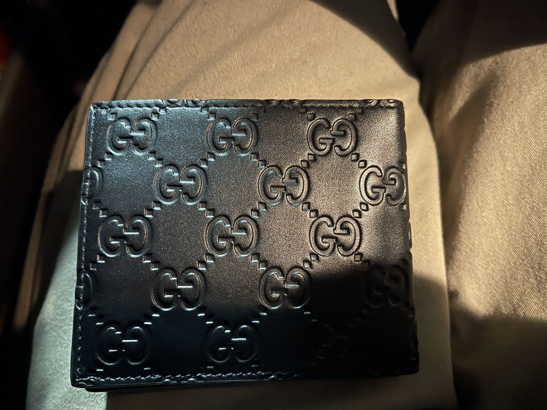 Gucci Signature Wallet.  Designer Style ID - 365466CWC1R