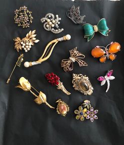 Vintage pins collection. 15 total pieces. REDUCED All for $ 50 or $5 each. $5 to $50
