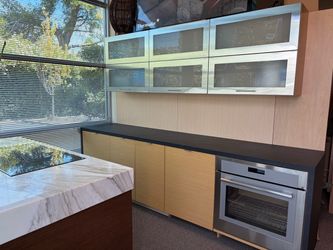 Modern kitchen with marble top’d island