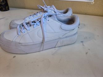 White nikes womens 9.5
