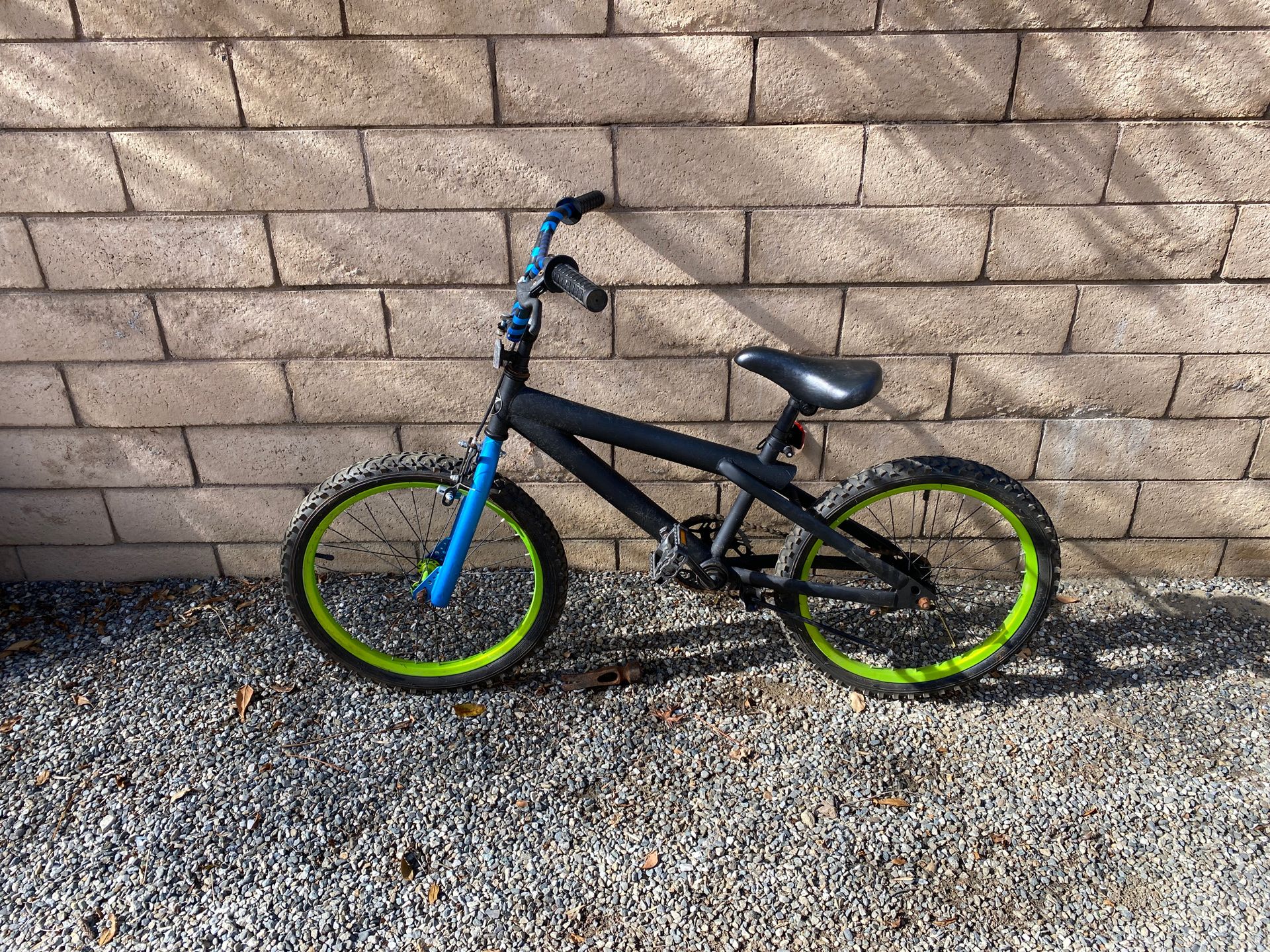 Avigo BMX bike