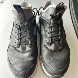Men Huarache 8.5 B&W
