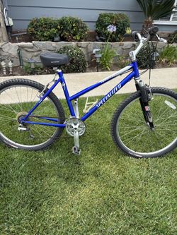 BIKE! Woman’s/ girls   specialized 26”