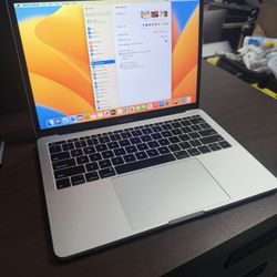 APPLE MACBOOK PRO LAPTOP THUNDERBOLT 3 8GB/256SSD WITH CHARGER AND ADAPTER 