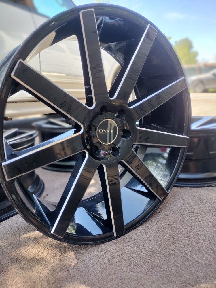 Onyx 24 Inch Luxury Collection Wheels \ Rims