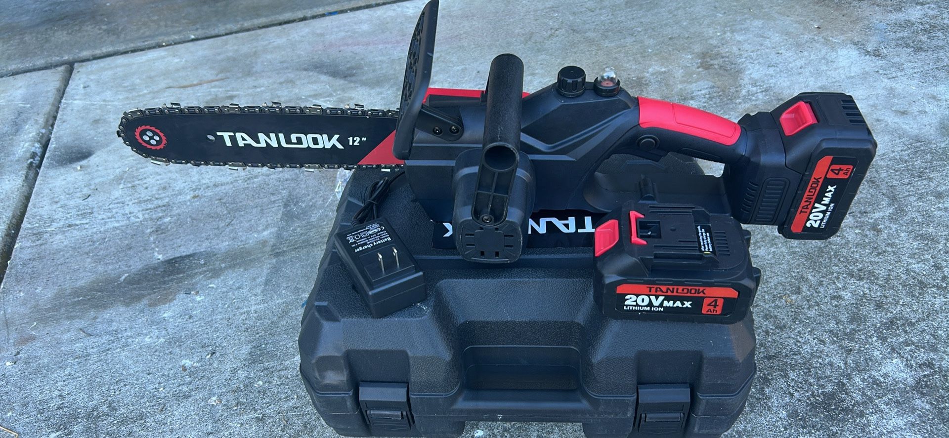 12 inch Chainsaw With 2 Battery And Charger Plus Extra Chain 