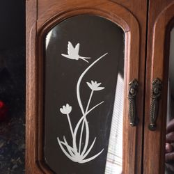Jewelry box with design on the mirror and a mirror inside $15
