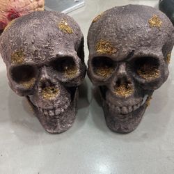 2 Moss Skull Heads 