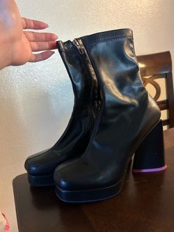 Zip up heart booties