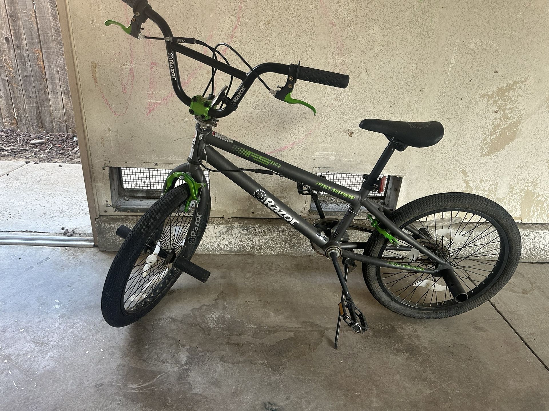 Razor FS20 Pro Series BMX bike