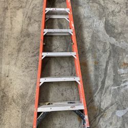6 ft. Fiberglass Step Ladder with 300 lb. Load Capacity 