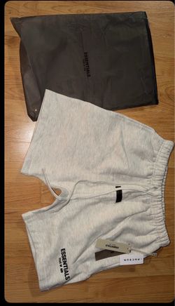 Large light oatmeal essentials shorts brand new 60506