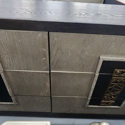 Variety Of Dressers With Or Without Mirror