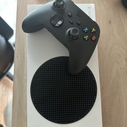 Xbox XS With Controller & Batteries 