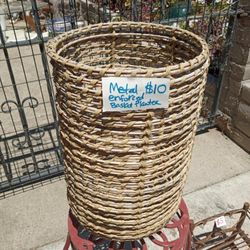 METAL ENFORCED BASKET PLANTER 