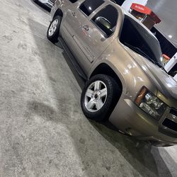 Chevy Suburban 1500