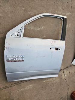 Dodge Ram 1500 left door Oem