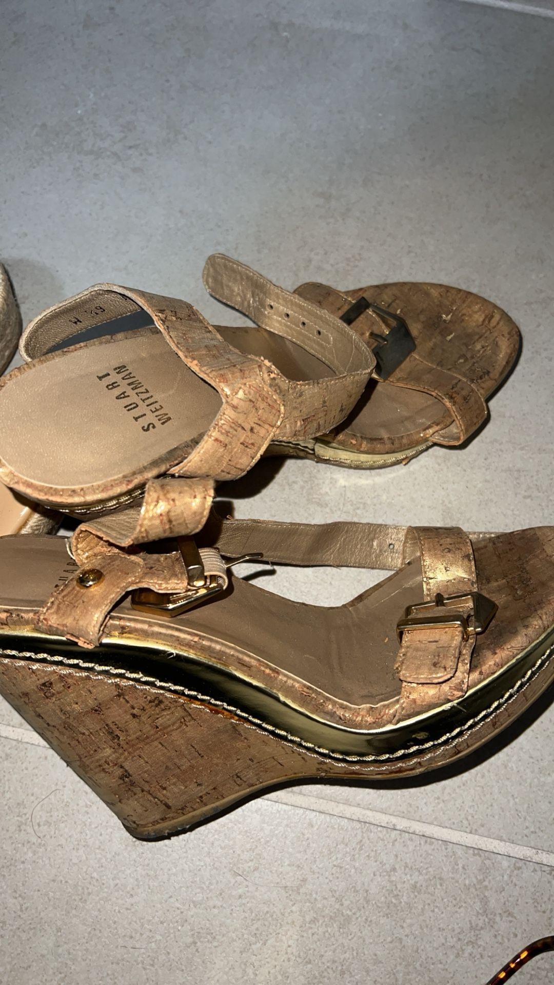 Stuart Weitzman Size 37 gold