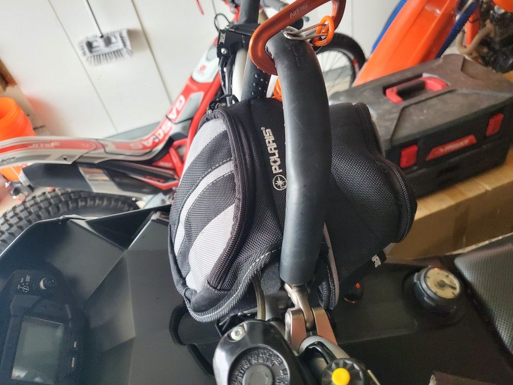 Polaris Handle Bag