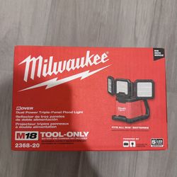 MILWAUKEE M18 4500 Lumens ROVER Dual Power Triple-Panel Flood & Area Light. NEW