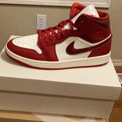 Jordan 1 Mid SE