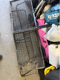 Luggage hitch carrier
