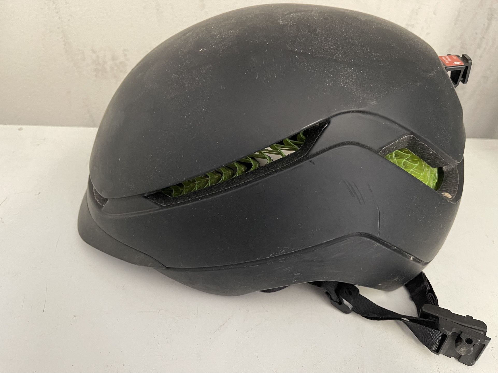 airoh helmet black STRYCKER SOLIDS – USA media-photos.depop.com/b1/43772662/1717597987_a8d2... color:Red/Black to be always impeccable Lithium-ion Batteries