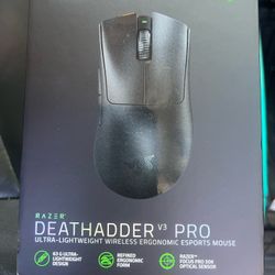 Razer DeathAdder V3 Pro Gaming Mouse: 63g Ultra Lightweight - Focus Pro 30K Optical Sensor - Fast Optical Switches Gen-3 - HyperSpeed Wireless - 5 Pro