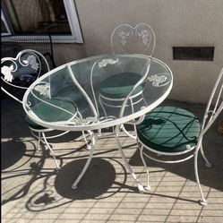  VTG TABLE FOUR CHAIRS