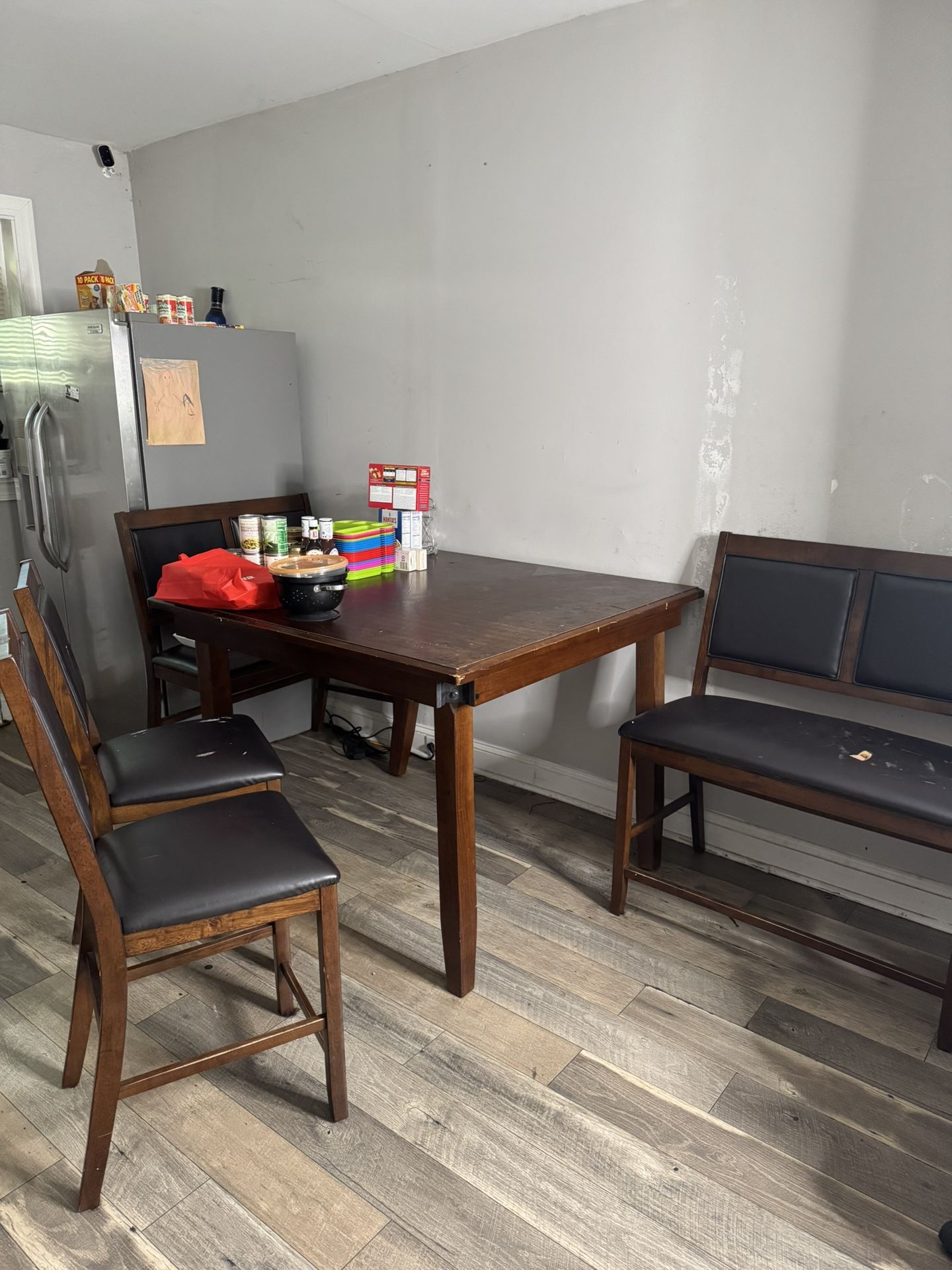 Dining Room Table & Chairs